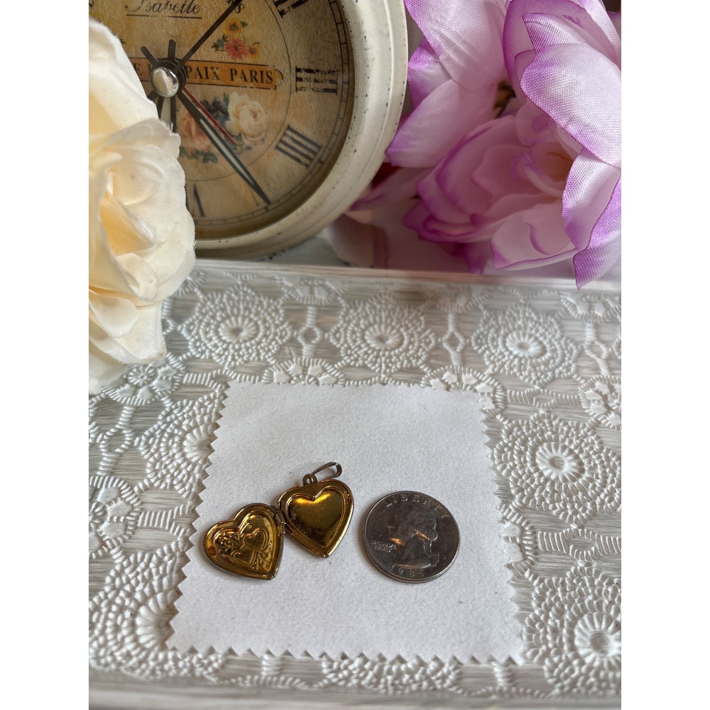 Photo Locket: Vintage Gold-Tone Heart Engraved Floral Design
