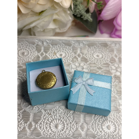 Vintage Brass/Gold Round Locket Scroll Design Bride Photo Inside