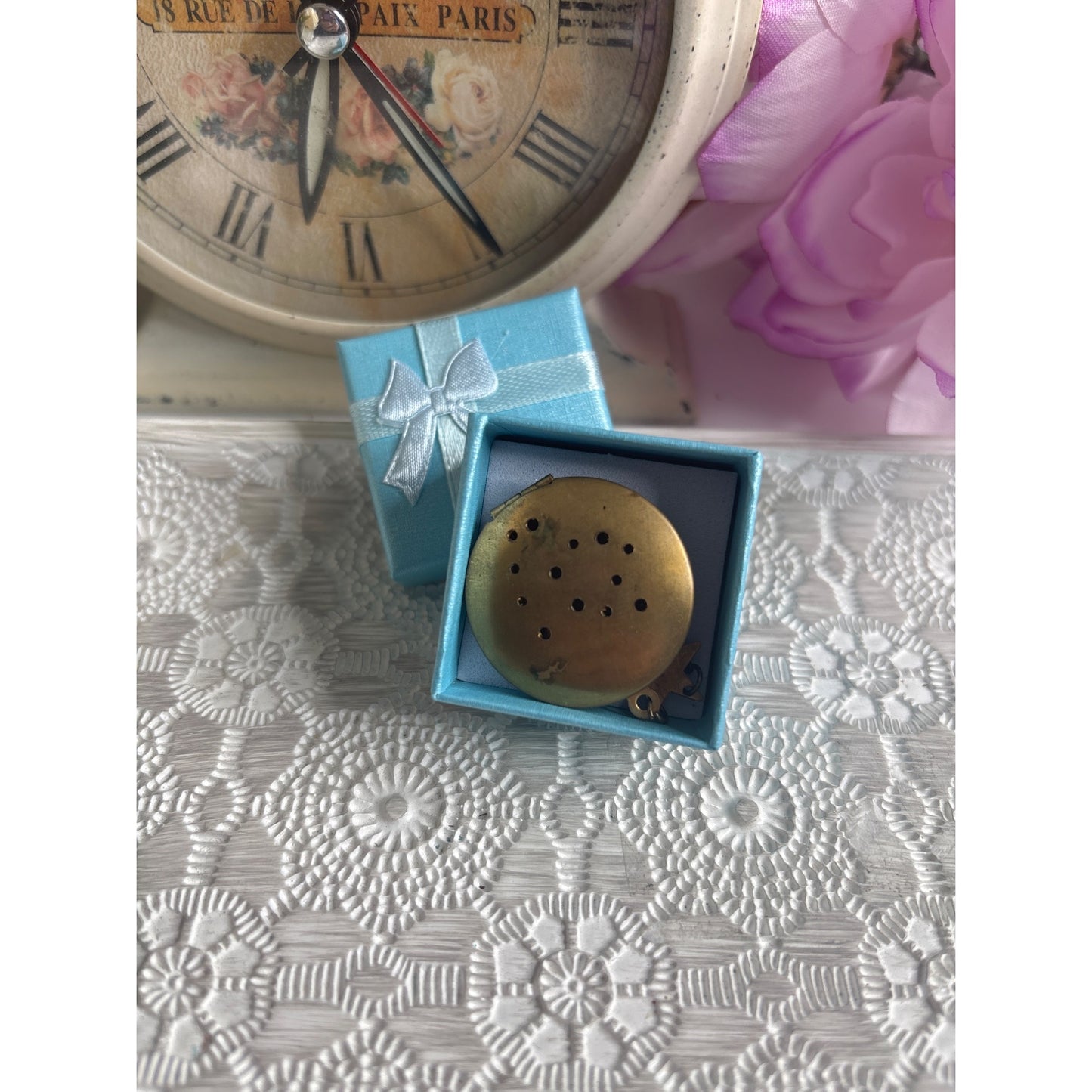 Memory Locket: Vintage Gold-Tone Perfume Zodiac Star Charm & Chain Photo Prayer