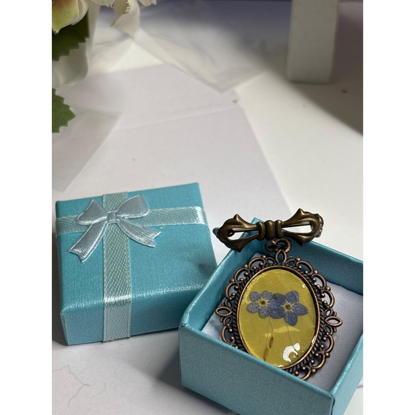 Forget-Me-Not & Dandelion Brooch — 18x25mm Oval • Bowknot Pin | Real Flowers in Resin • Sunny Yellow Keepsake • Memory Jewelry