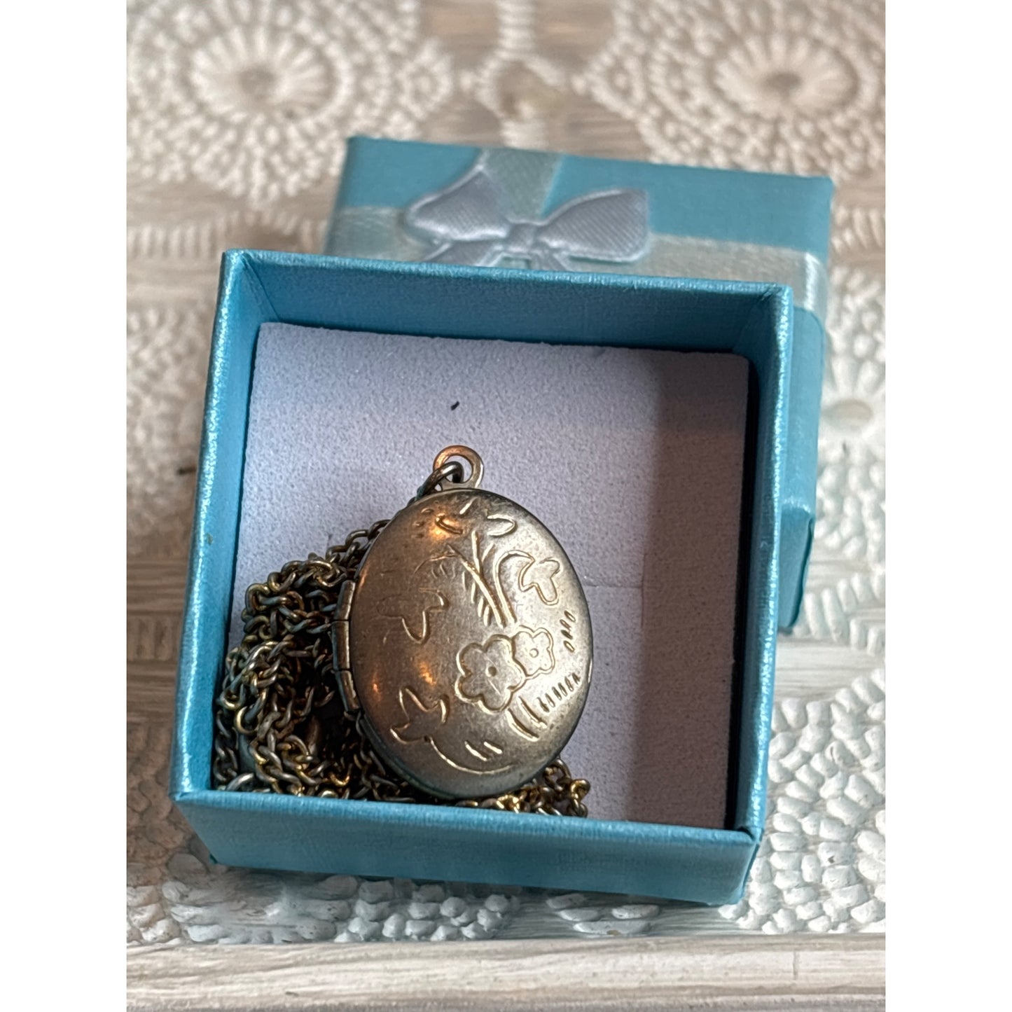 Photo Locket: Vintage Brass Oval Floral Keepsake Engraved Flower Design