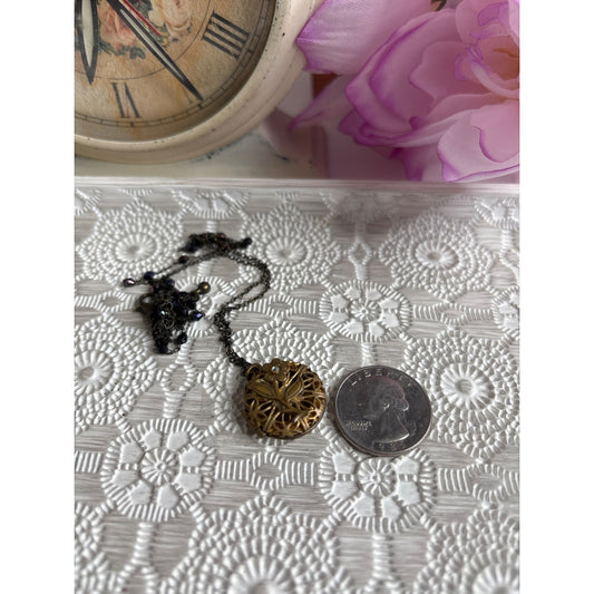 Romantic Photo Locket: Vintage Gold-Tone Daisy Pendant Rhinestone Accent Chain