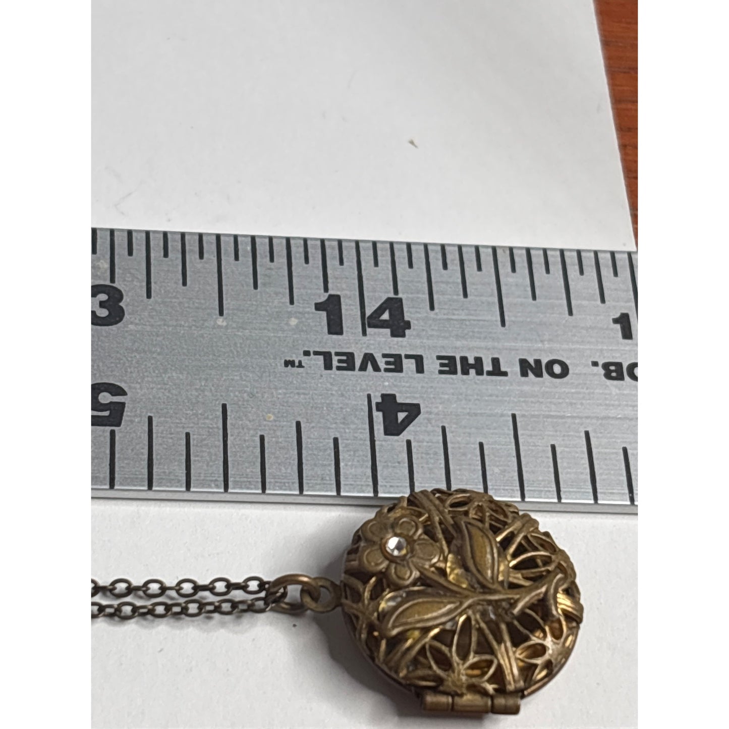 Romantic Photo Locket: Vintage Gold-Tone Daisy Pendant Rhinestone Accent Chain