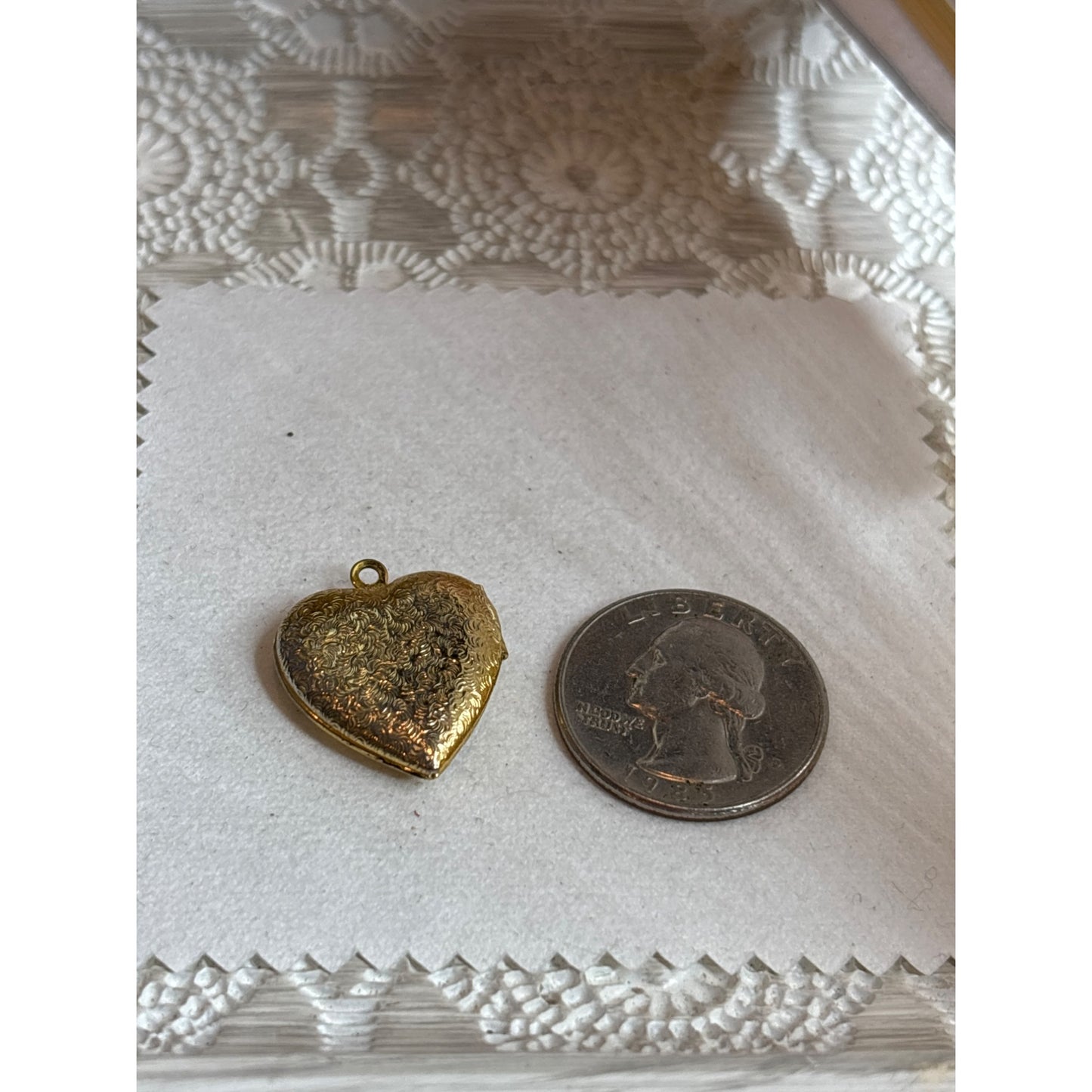 Romantic Keepsake: Vintage Gold-Tone Heart Locket Pendant Engraved Flowers