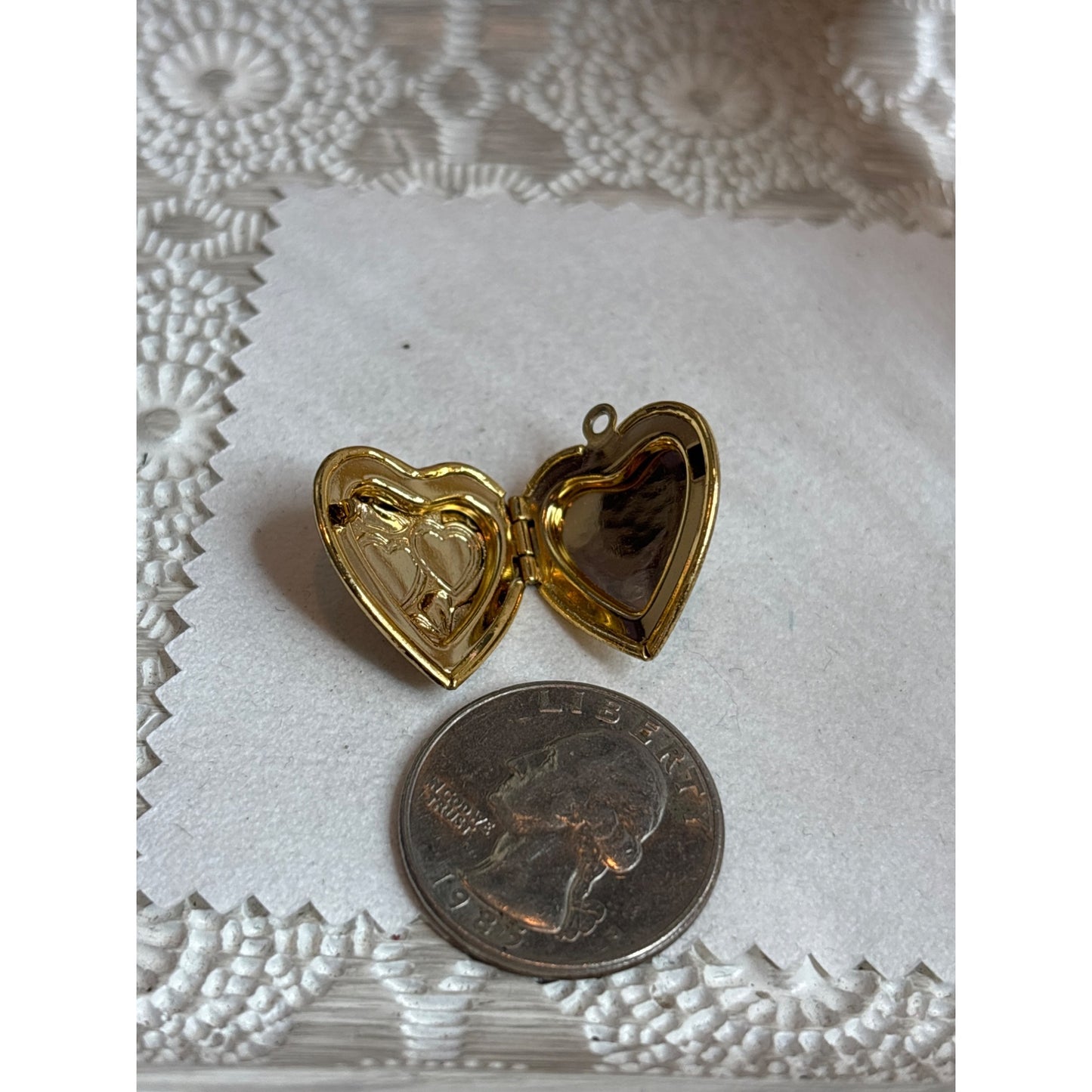 Romantic Keepsake: Vintage Gold-Tone Heart Locket Pendant Engraved Flowers