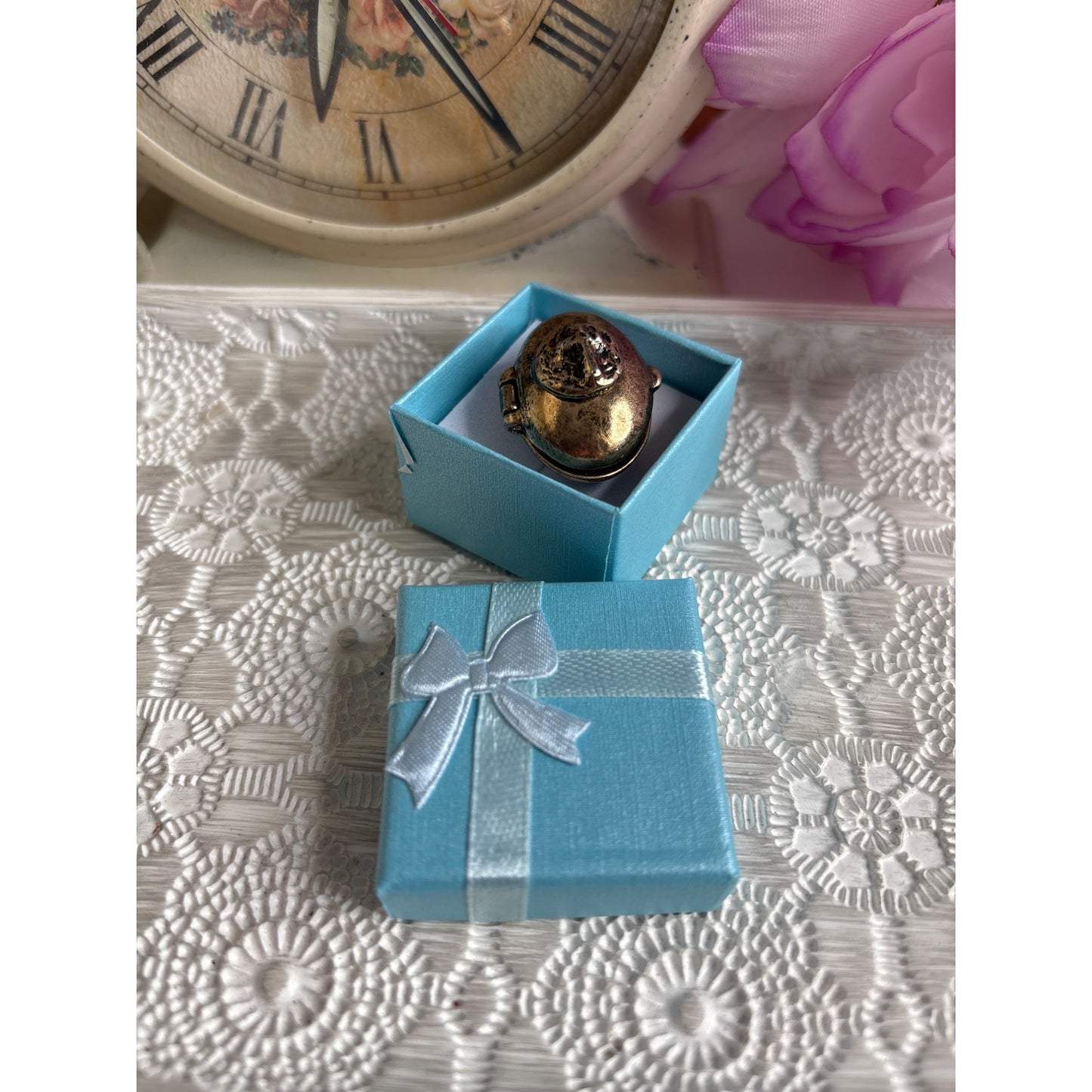 Vintage Prayer Locket: Antique Bronze Oval Locket Dimensional