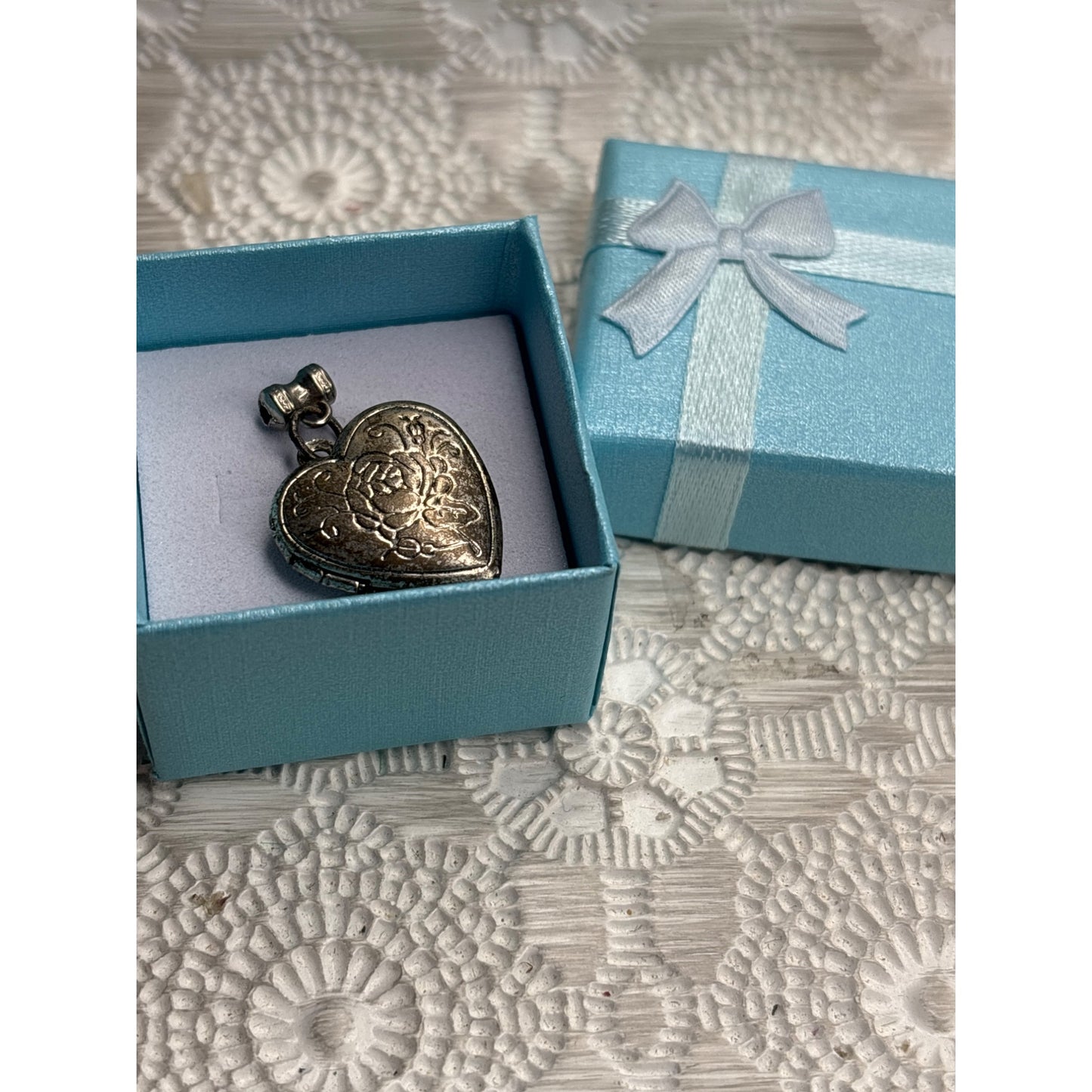 Vintage Heart-Shaped Locket Pendant With Elegant Rose Design