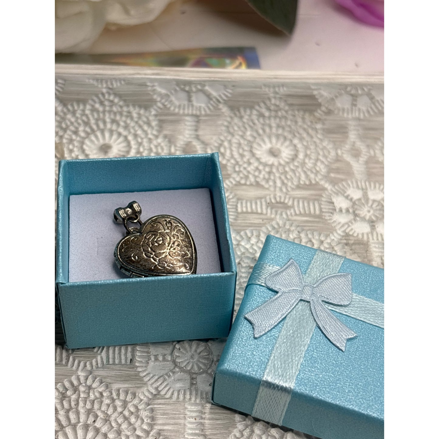 Vintage Heart-Shaped Locket Pendant With Elegant Rose Design