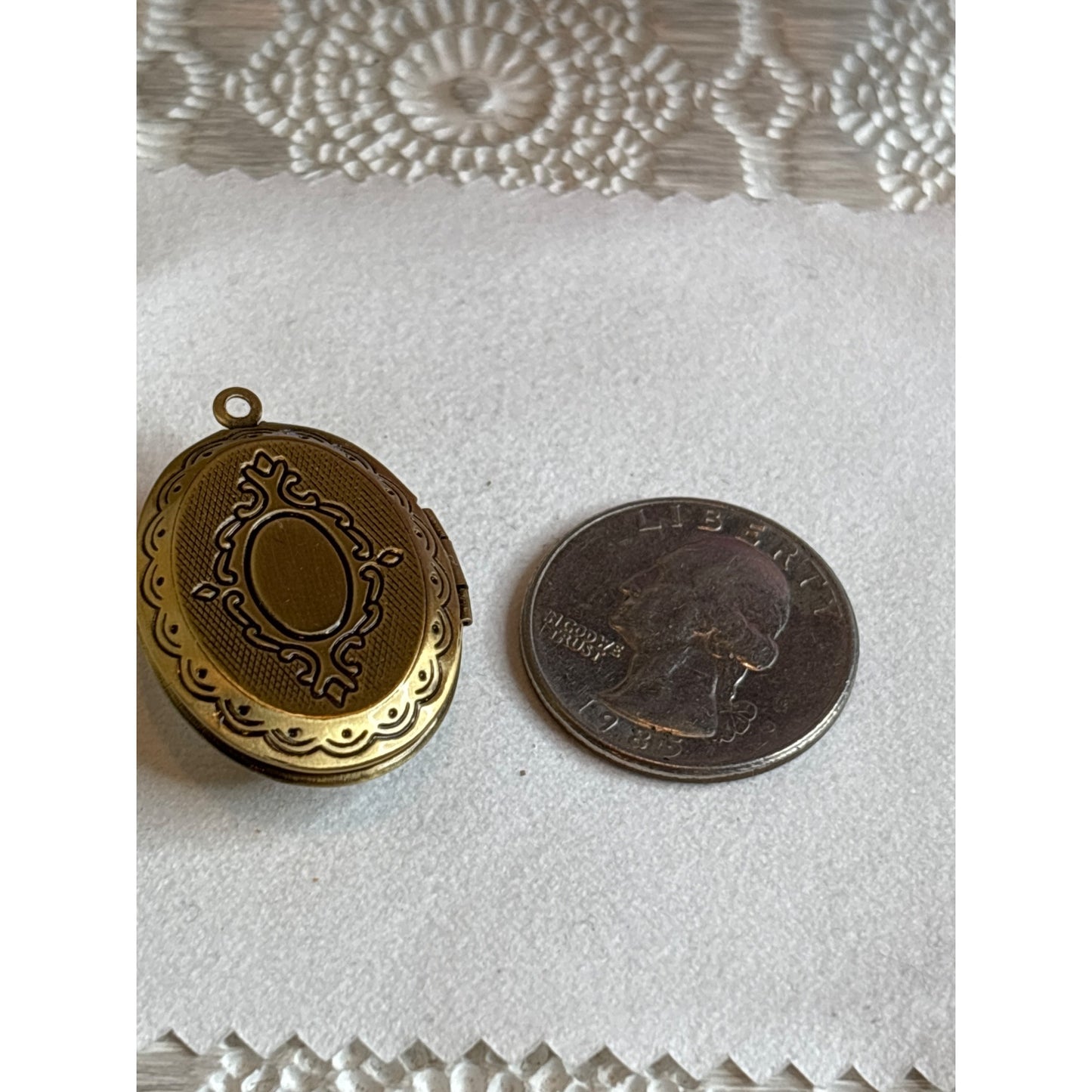 Memorial Jewelry: Vintage Oval Photo Locket Pendant Pressed Red Flower