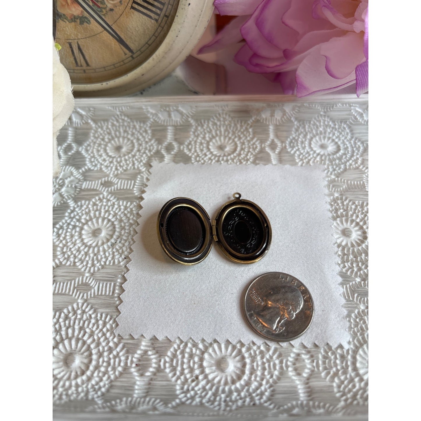 Memorial Jewelry: Vintage Oval Photo Locket Pendant Pressed Red Flower