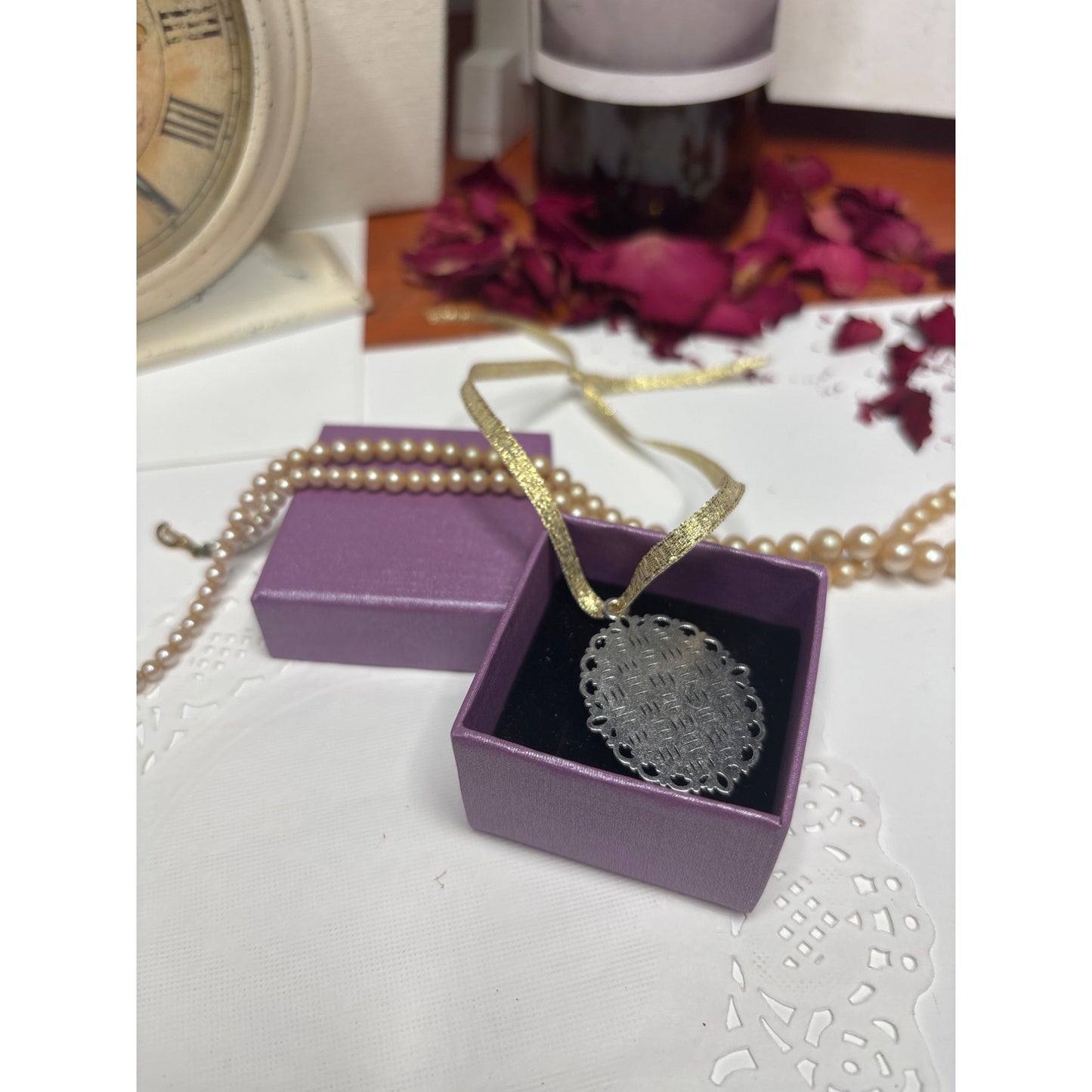 Pressed Flower Pendant with Vintage Book Words – Recycled Literary Keepsake Necklace, Custom Memorial Jewelry