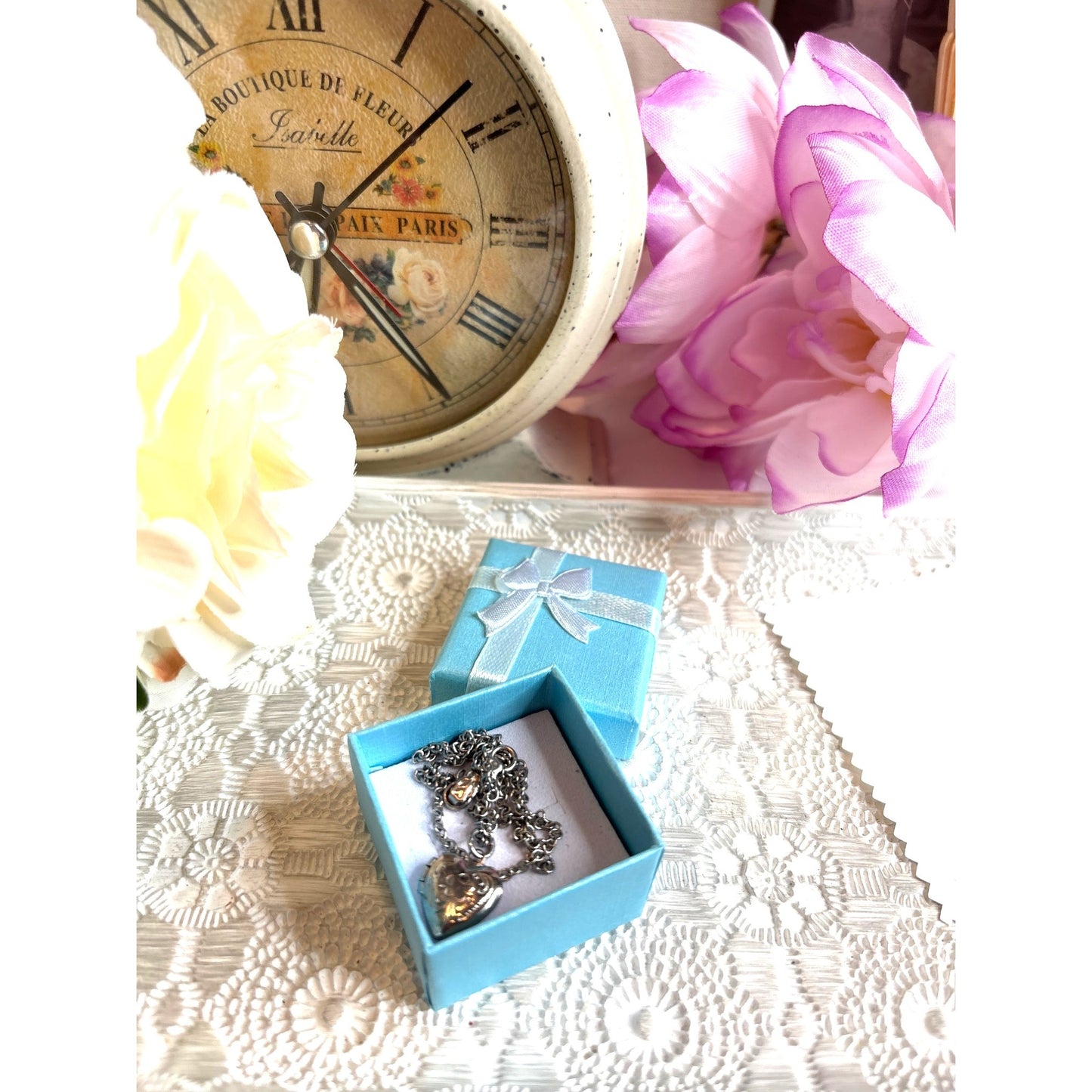 Photo Locket: Vintage Heart Floral Design Necklace Doll