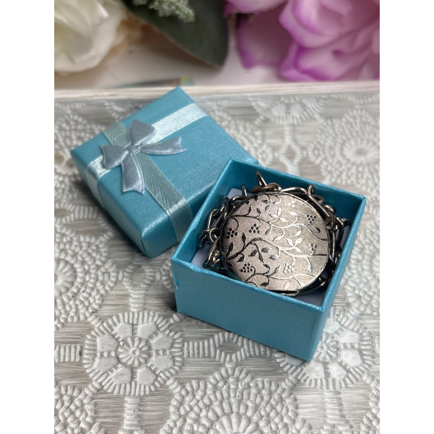 Vintage Silver-Tone Locket Pendant With Vine Engraving & Chain In Gift Box