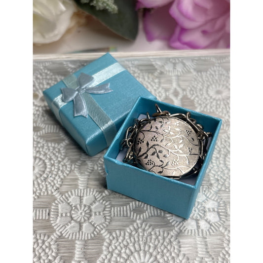 Vintage Silver-Tone Locket Pendant With Vine Engraving & Chain In Gift Box