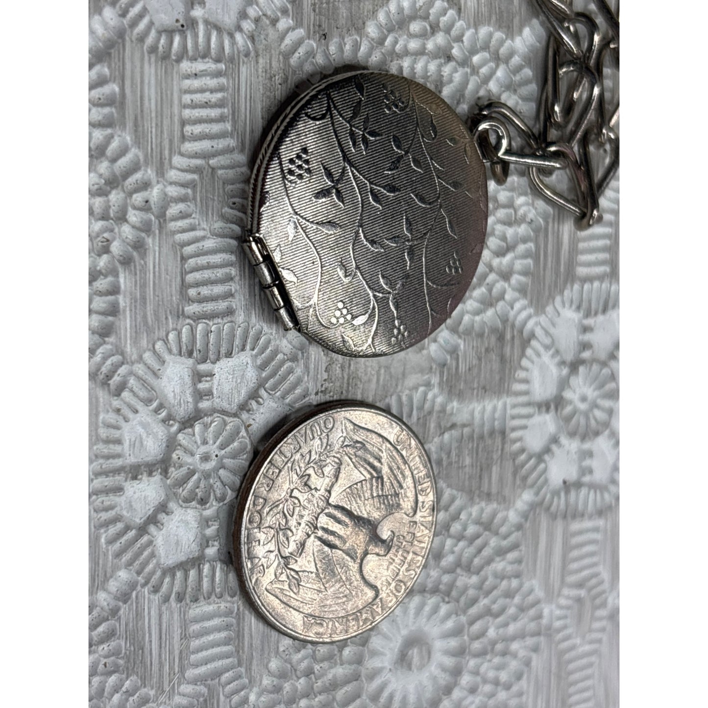 Vintage Silver-Tone Locket Pendant With Vine Engraving & Chain In Gift Box