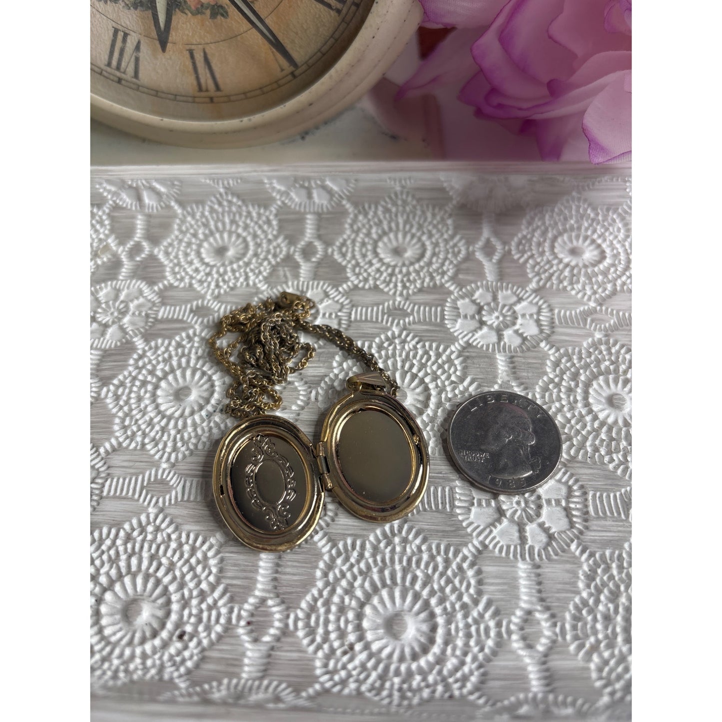 Photo Locket: Vintage Gold Oval Necklace Birthday Gift Christmas Gift