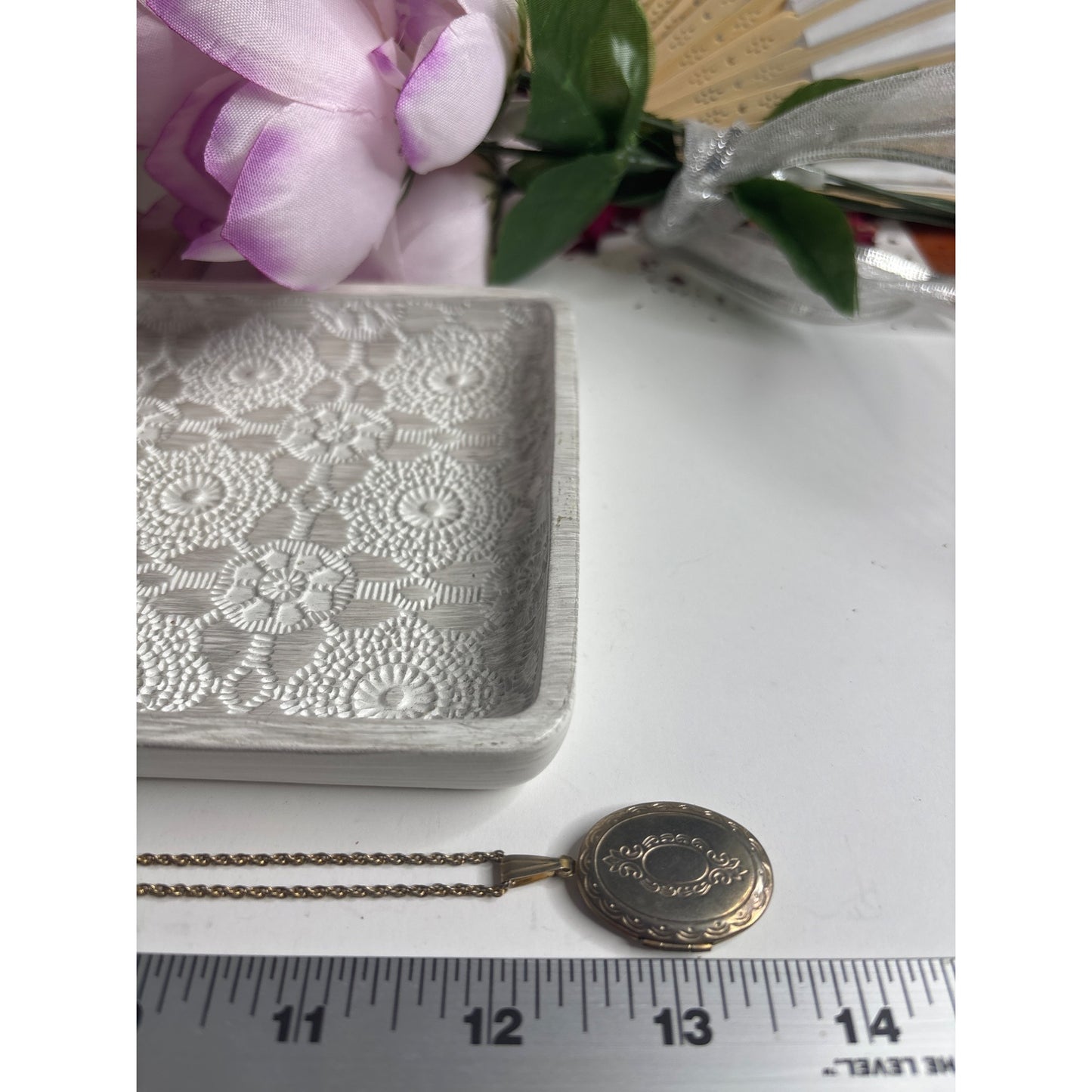 Photo Locket: Vintage Gold Oval Necklace Birthday Gift Christmas Gift