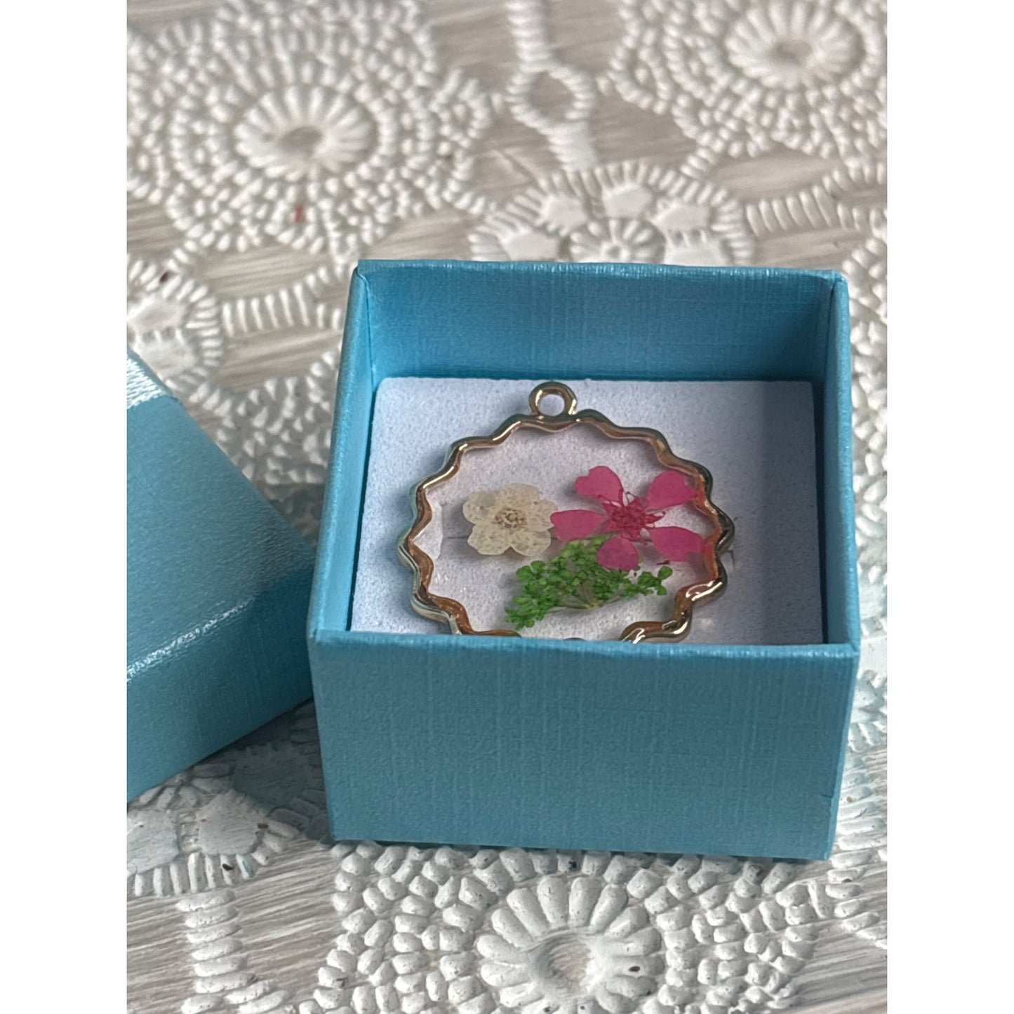 Pressed Dried Flower Gold-Tone Scalloped Pendant In Gift Box