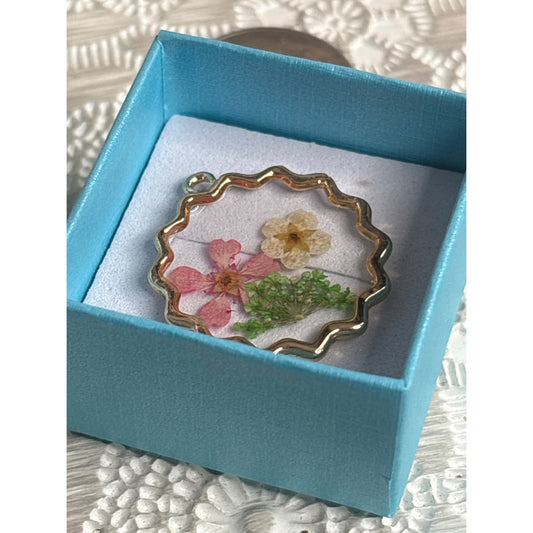 Pressed Dried Flower Gold-Tone Scalloped Pendant In Gift Box