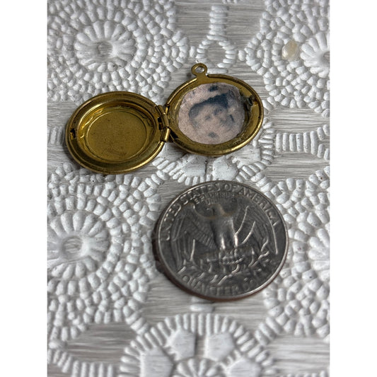 Vintage Brass/Gold Round Locket Scroll Design Bride Photo Inside