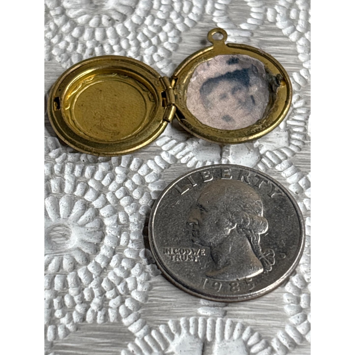 Vintage Brass/Gold Round Locket Scroll Design Bride Photo Inside