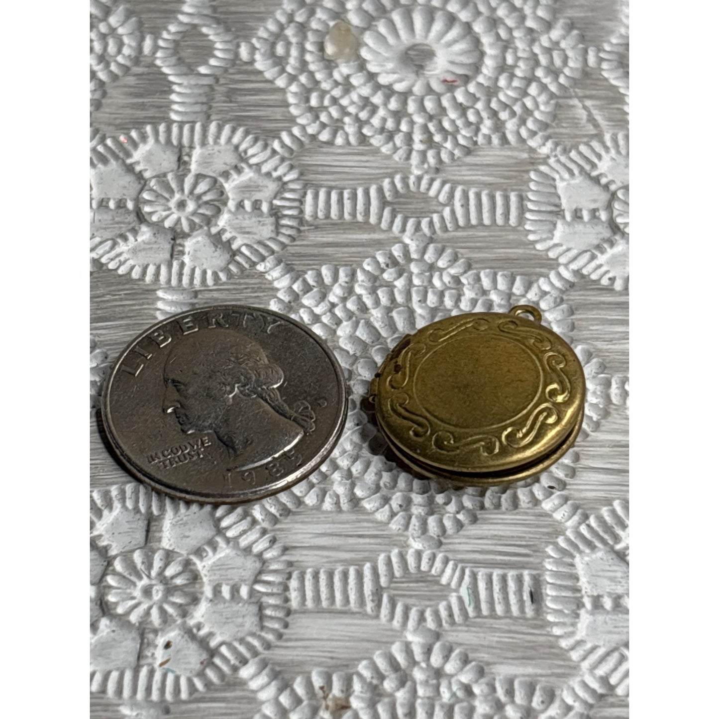 Vintage Brass/Gold Round Locket Scroll Design Bride Photo Inside