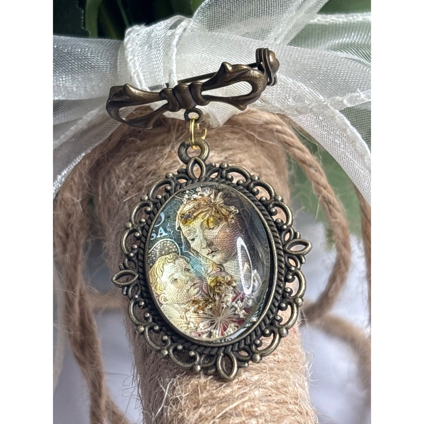 Vintage Mother & Child Stamp Brooch with Real Dried Flowers — 18x25mm Pendant | Bridal Bouquet Charm • Memorial Jewelry