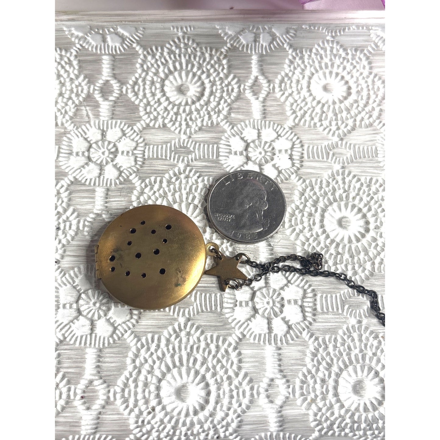 Memory Locket: Vintage Gold-Tone Perfume Zodiac Star Charm & Chain Photo Prayer