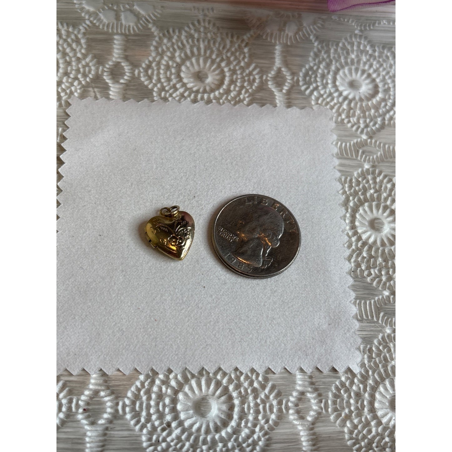 Photo Locket: Vintage Gold-Tone Heart Locket Floral Pendant