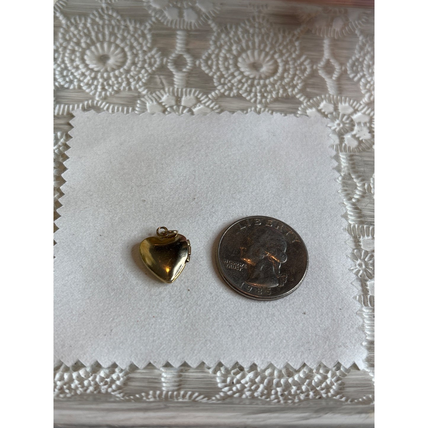 Photo Locket: Vintage Gold-Tone Heart Locket Floral Pendant