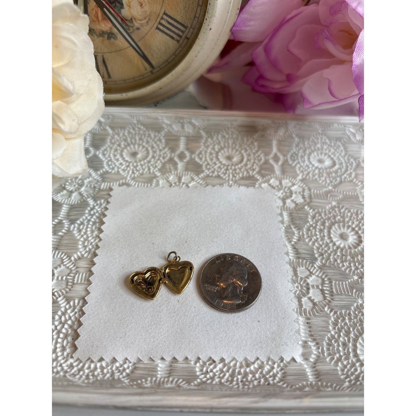 Photo Locket: Vintage Gold-Tone Heart Locket Floral Pendant