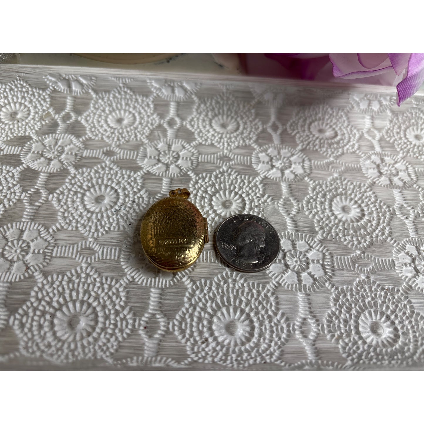 Precious Moments: Gold-Plated Oval Locket Painted Angel Cloud Halo Prayer