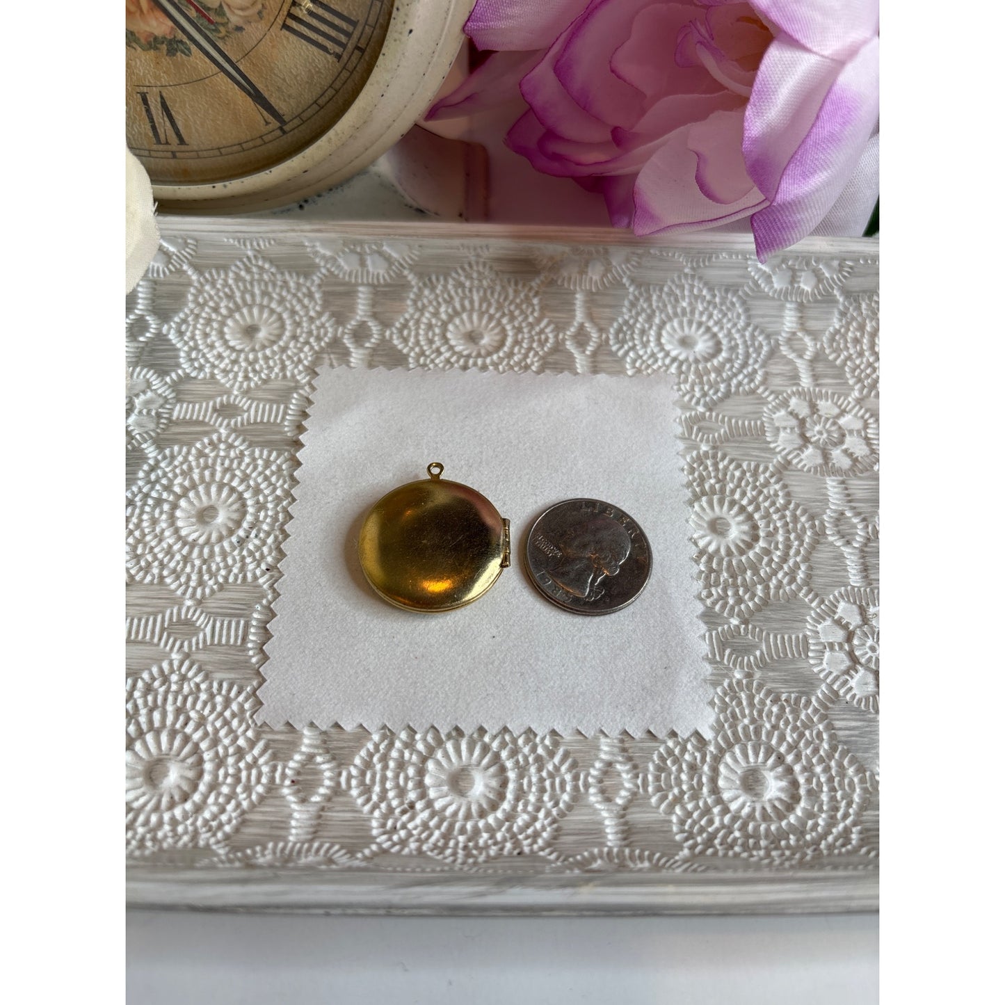 Memory Keeper: Locket with Pressed Red Flower Gold Circle Gift Box