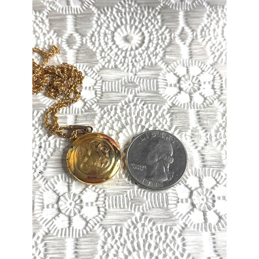 Photo Locket: Signed Premiere Design, Swirl Engraving