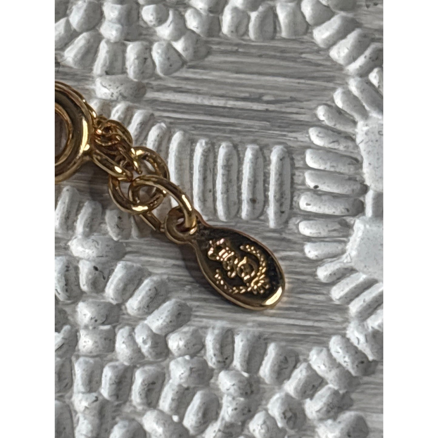 Photo Locket: Signed Premiere Design, Swirl Engraving