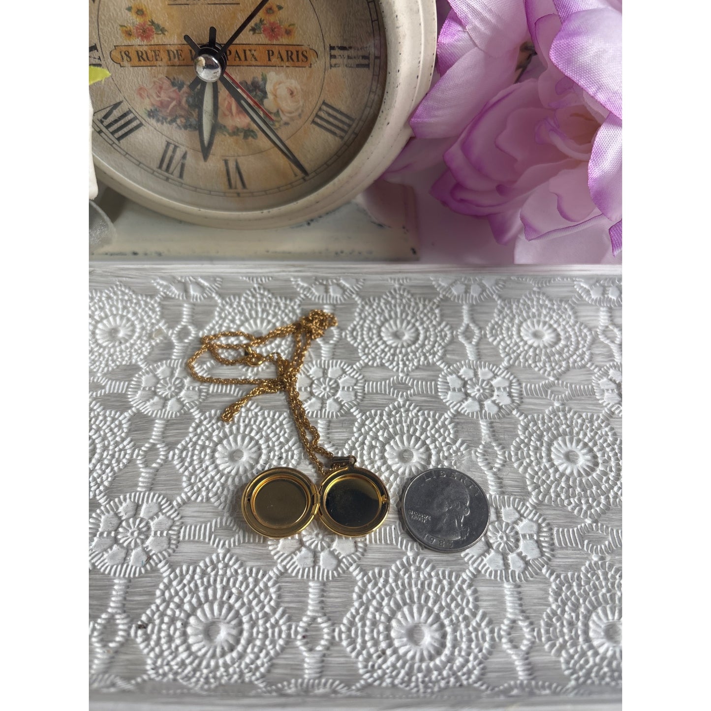 Photo Locket: Signed Premiere Design, Swirl Engraving