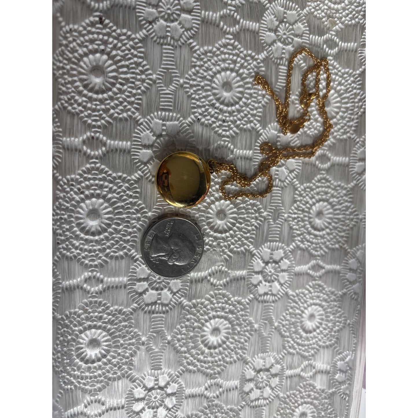 Photo Locket: Signed Premiere Design, Swirl Engraving