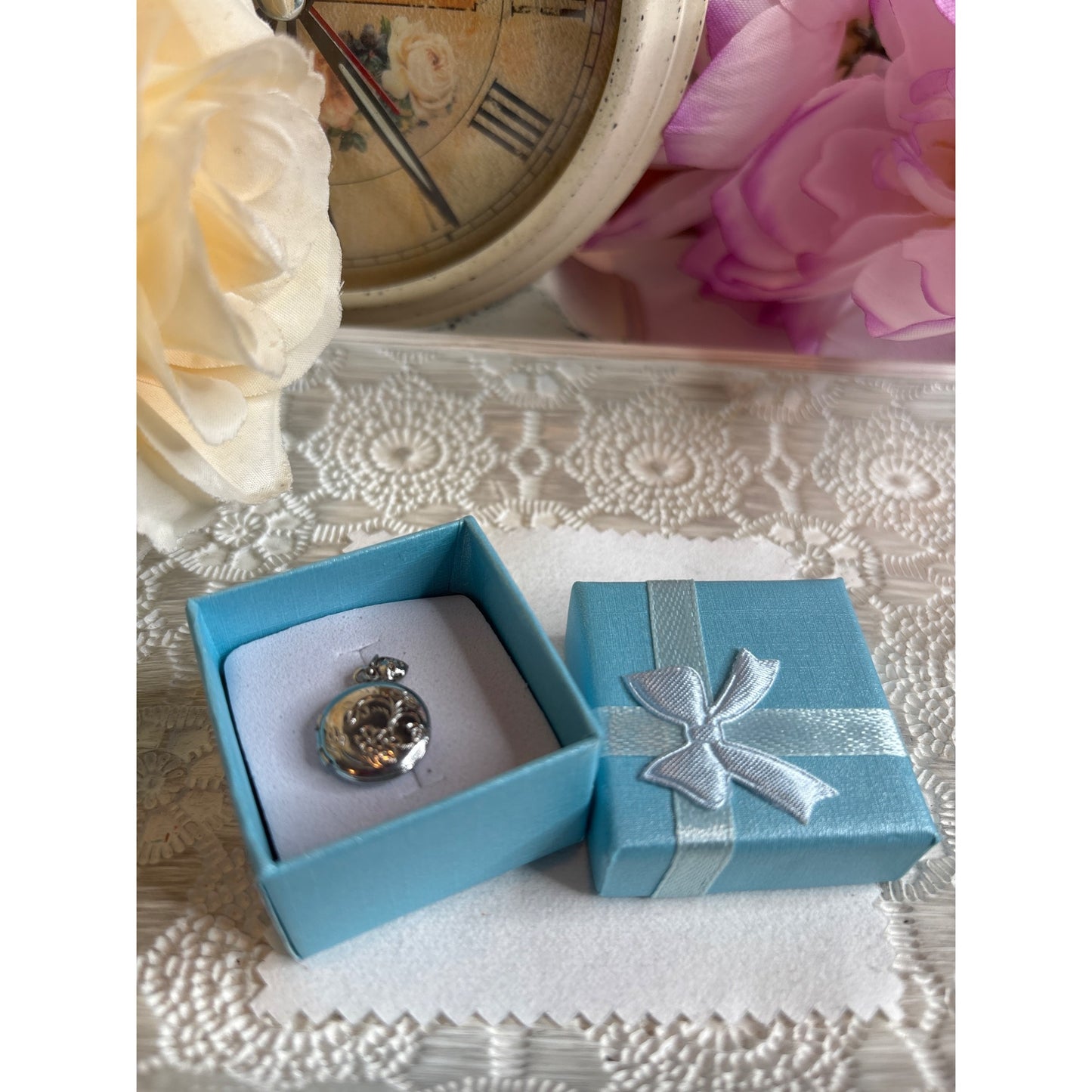 Vintage Floral Silver-Tone Tiny Round Locket Pendant Doll Dainty