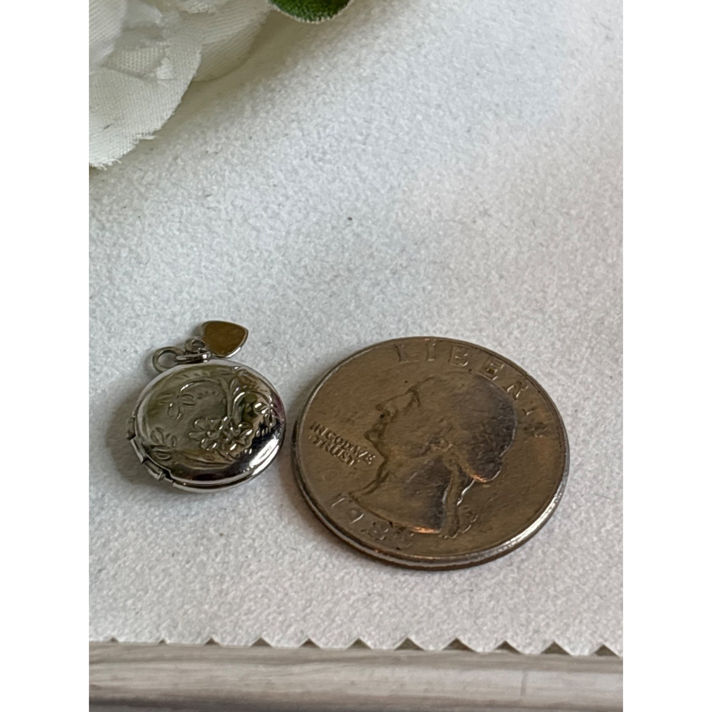 Vintage Floral Silver-Tone Tiny Round Locket Pendant Doll Dainty