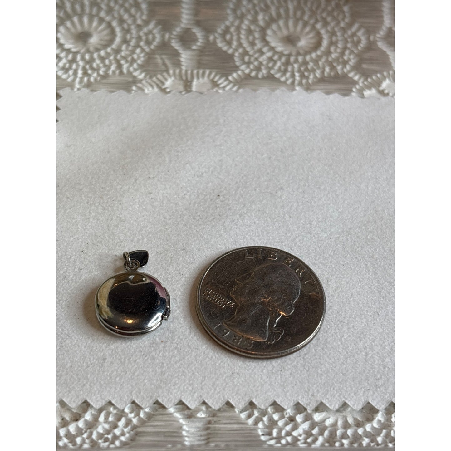 Vintage Floral Silver-Tone Tiny Round Locket Pendant Doll Dainty