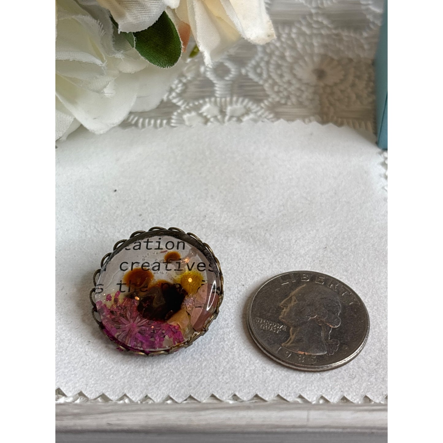 "Creative" Vintage-Inspired Gold-Tone Floral Brooch Real Dried Flowers