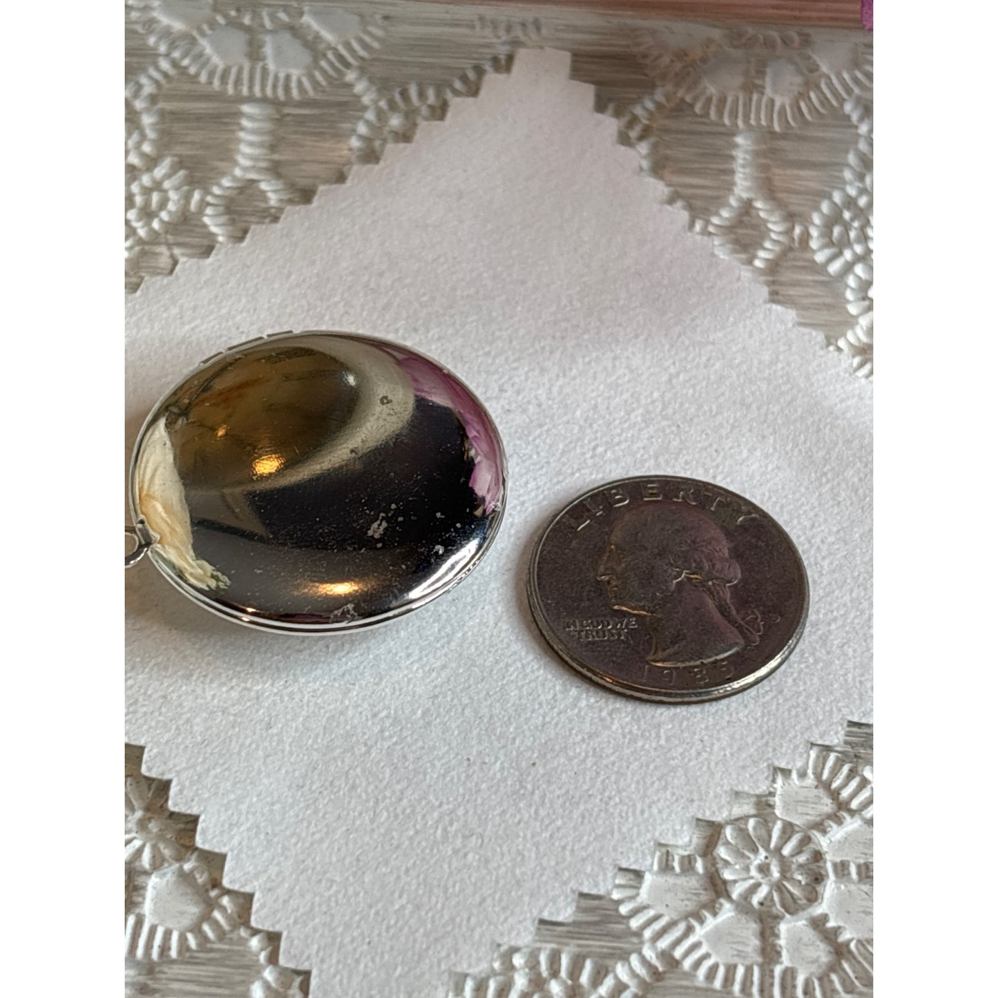 Vintage Silver Round Locket With Dried Pink/Red Flower Centerpiece