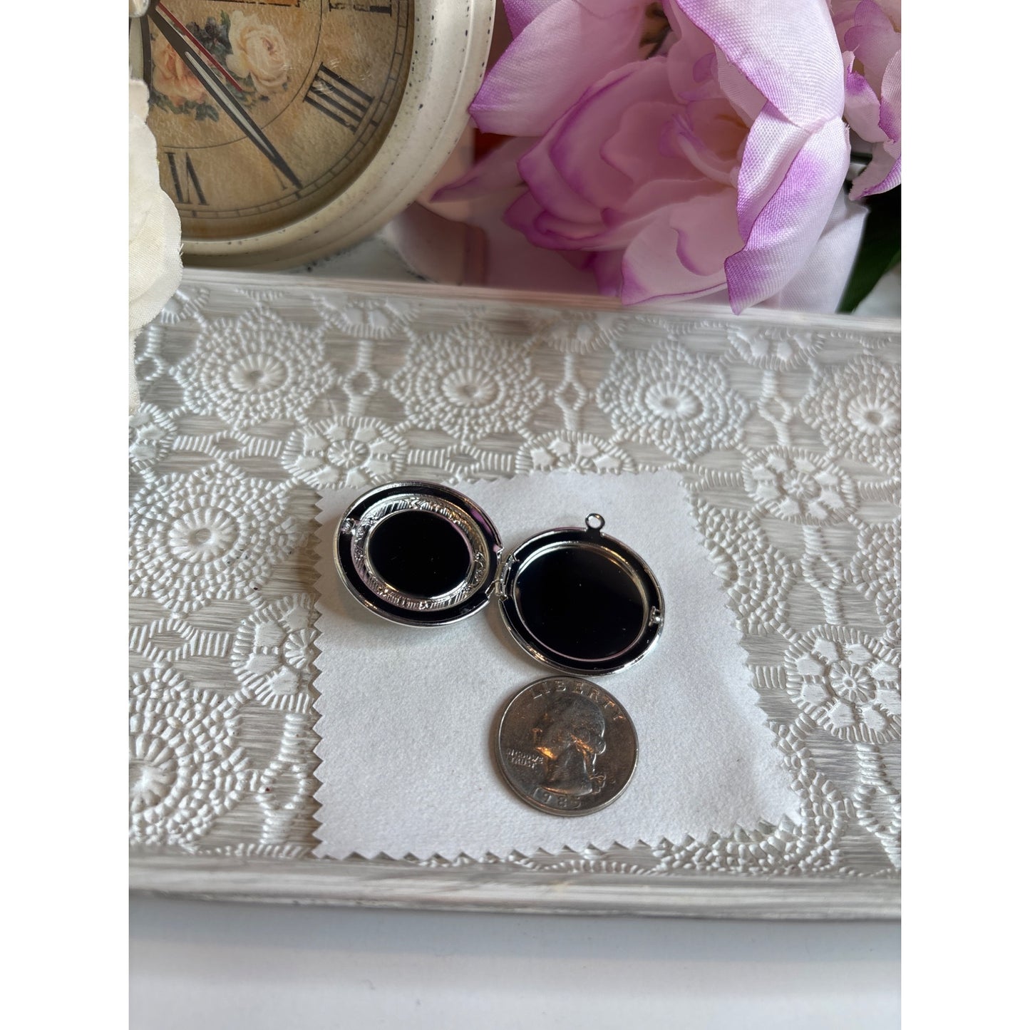 Vintage Silver Round Locket With Dried Pink/Red Flower Centerpiece