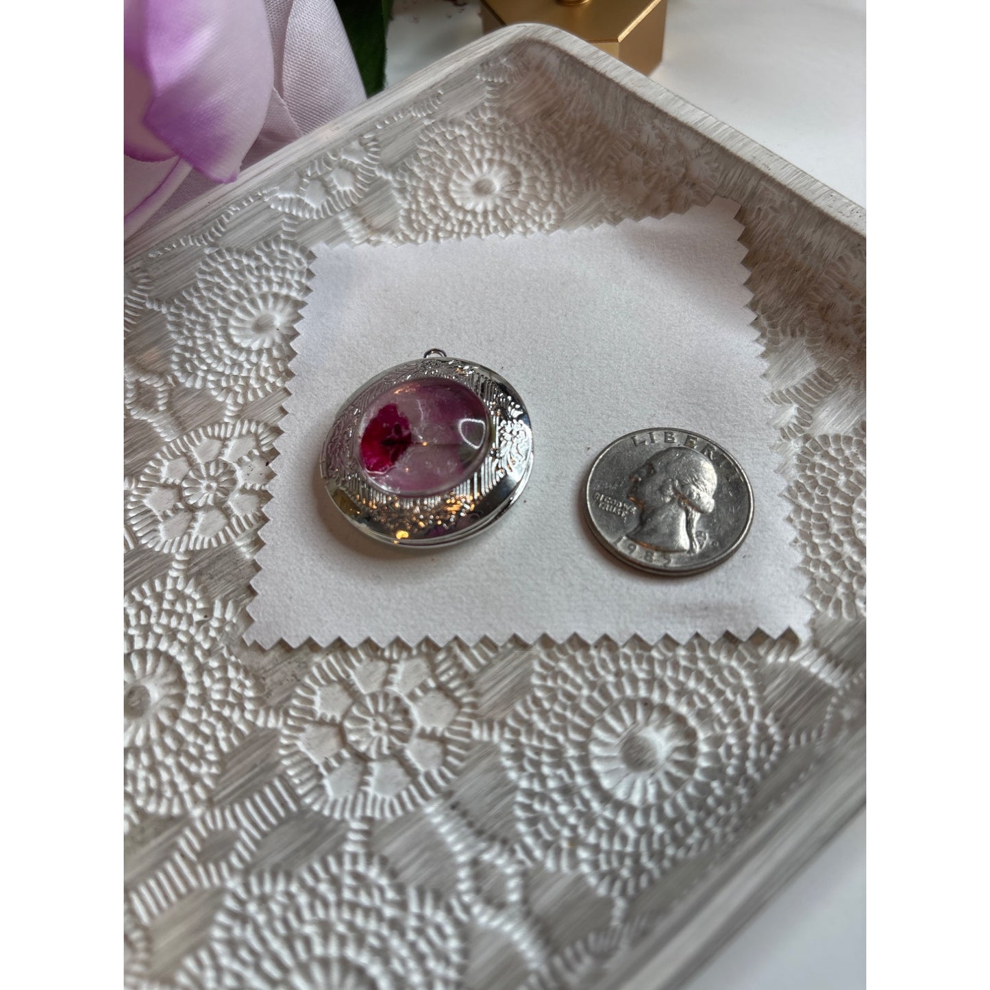 Vintage Silver Round Locket With Dried Pink/Red Flower Centerpiece